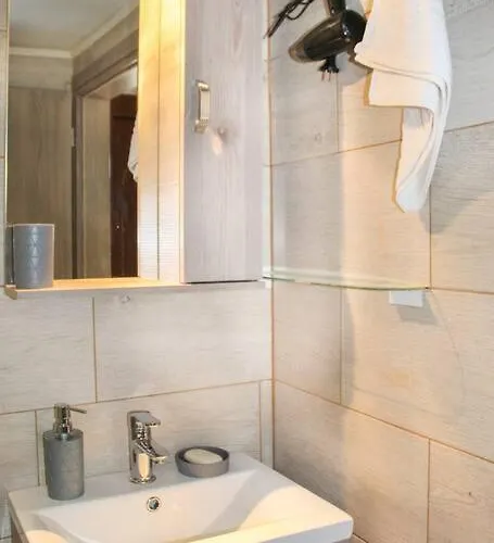 Mani Stone House Lodge Appartement