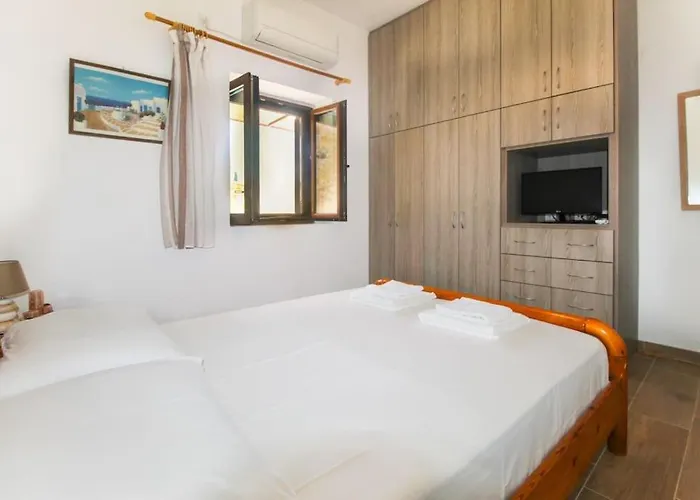 Mani Stone House Lodge *